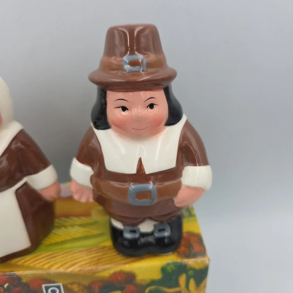 Collectible PILGRIM PAIR‎ SALT & PEPPER SHAKER PUBLIX THANKSGIVING 2003
